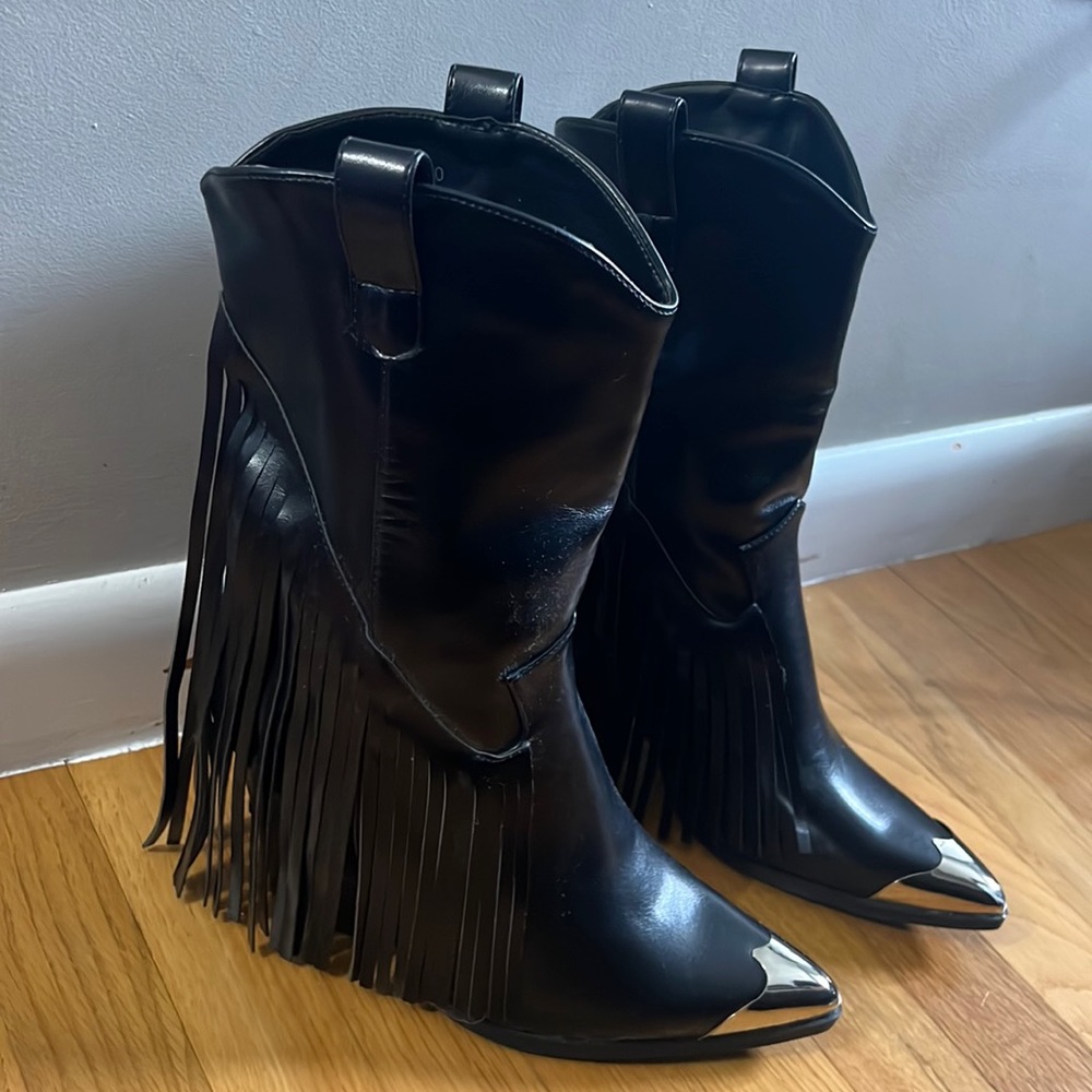 ***BRAND NEW NEVER WORN***Bella Star Faux Leather Fringe Western Boots NASTY GAL